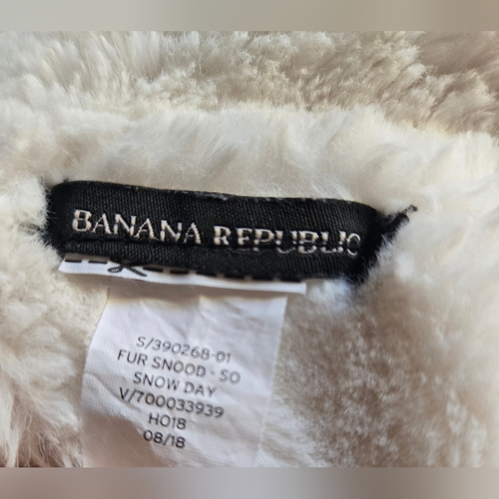 Banana Republic Cream Faux Fur Snood In EUC - Picture 3 of 3
